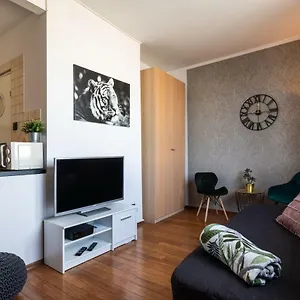 https://piotrapartments-vi.warsawhotelspoland.com